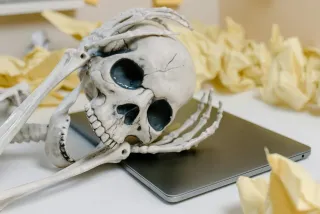 Why You Always Feel Like You’re Losing the 50/50 (Even When You’re Not)